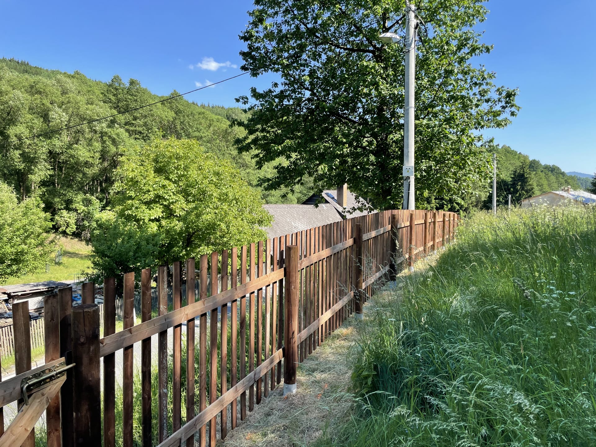 Obrázek 1 / Dřevěné ploty - strojně frézované   - realizace Bukovice 6-2021