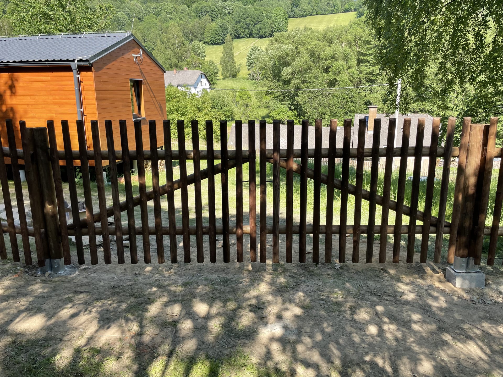 Obrázek 3 / Dřevěné ploty - strojně frézované   - realizace Bukovice 6-2021