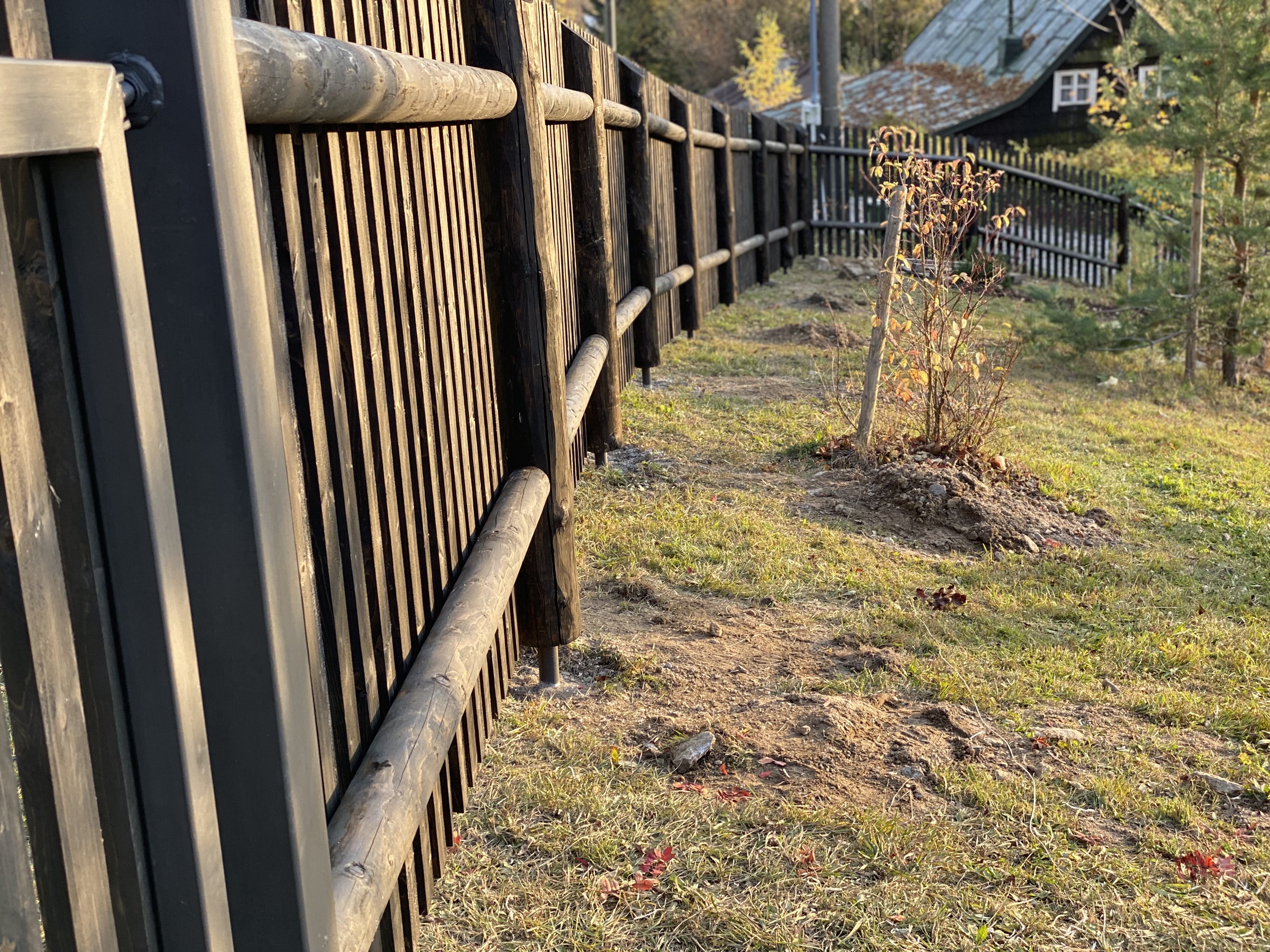 Obrázek 1 / Dřevěné ploty - strojně frézované   - realizace Kamenná cesta 10-2019