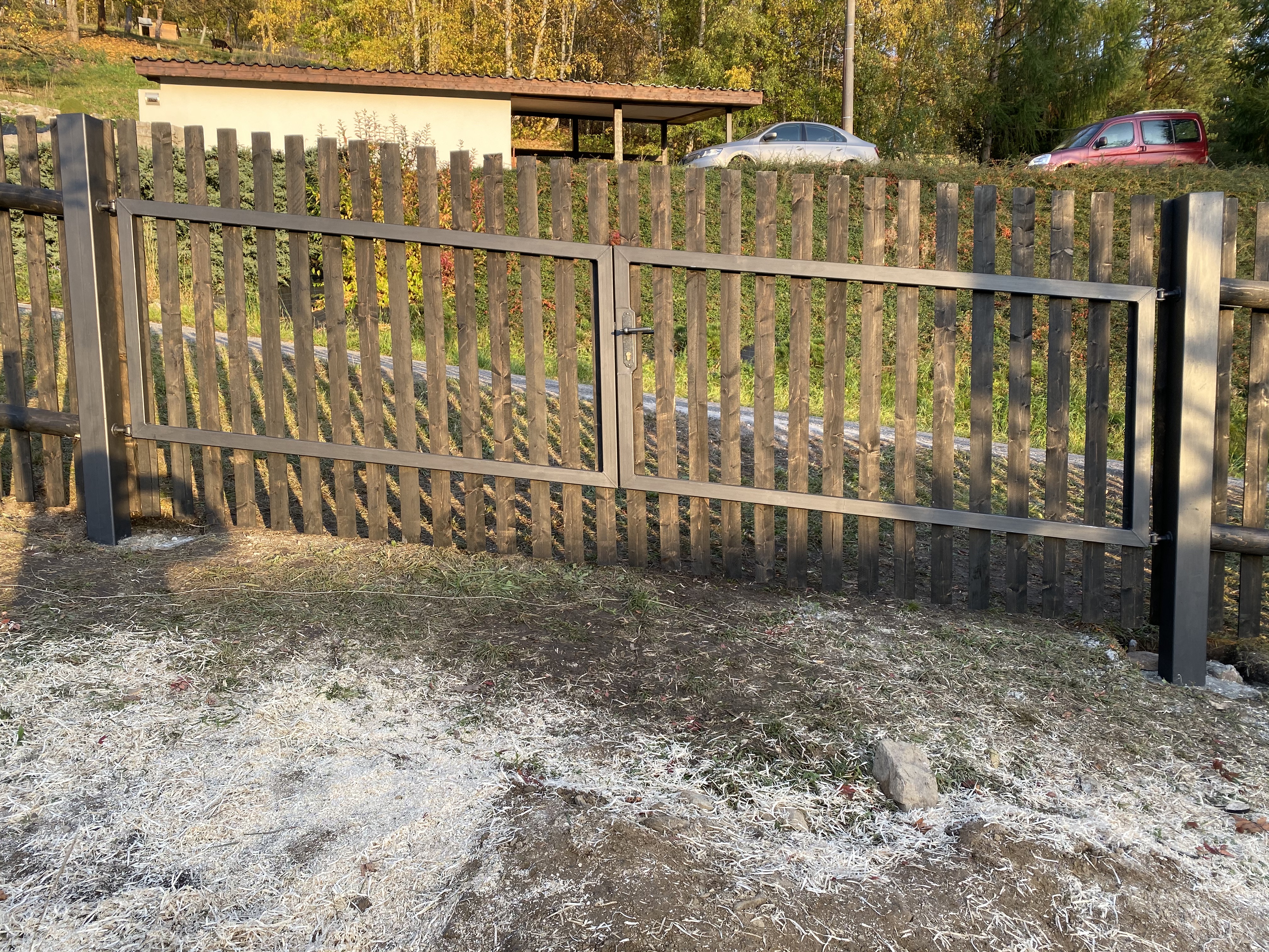 Obrázek 2 / Dřevěné ploty - strojně frézované   - realizace Kamenná cesta 10-2019