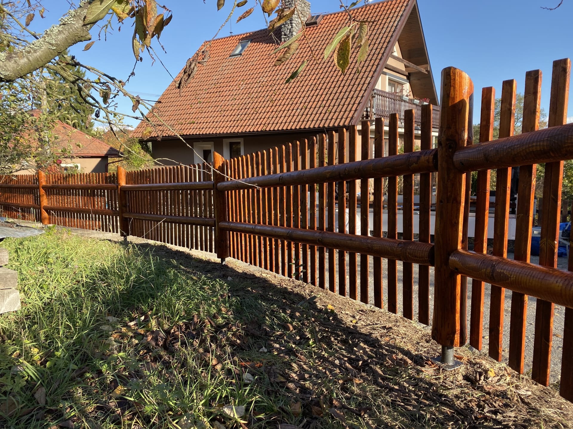 Obrázek 2 / Dřevěné ploty - strojně frézované   - realizace Jihlávka 10-2019