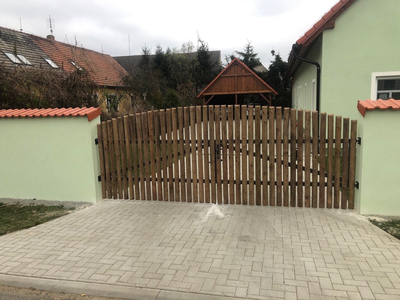 Obrázek 1 / Dřevěné ploty - strojně frézované   - realizace Přeseka u Třeboně 10-2020