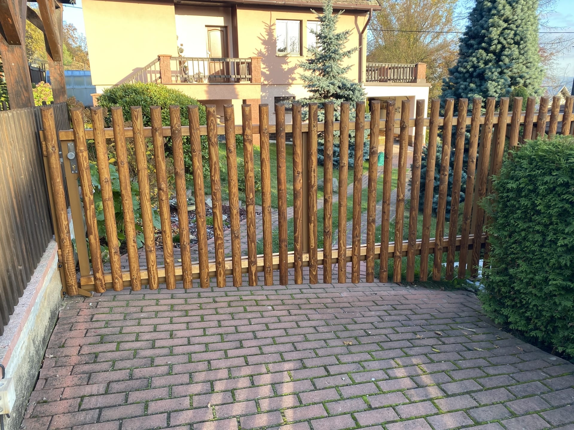 Obrázek 2 / Dřevěné ploty - strojně frézované   - realizace Krupka u Teplic 10