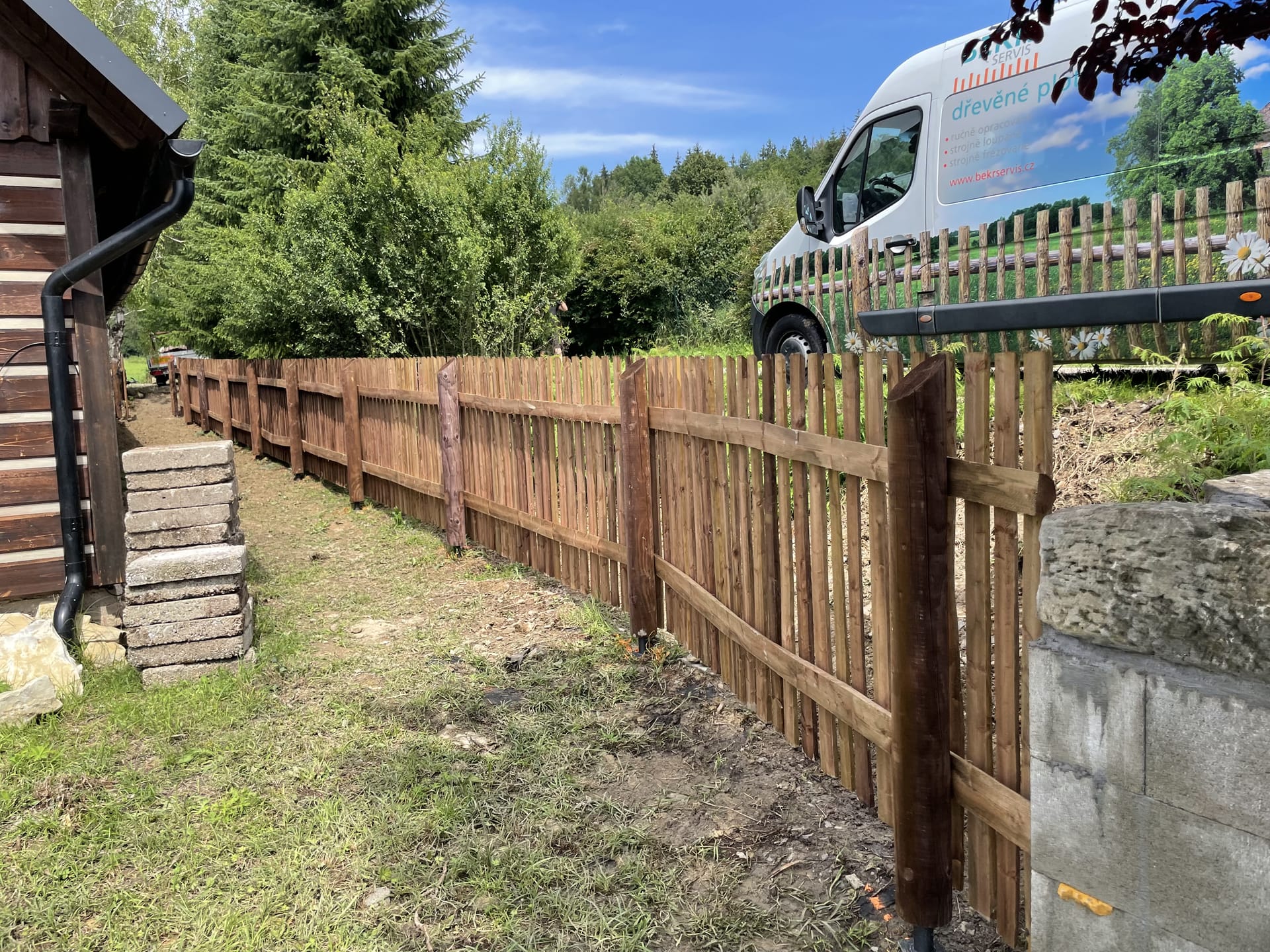 Obrázek 6 / Dřevěné ploty - strojně loupané   - realizace Kutná hora 8-2021