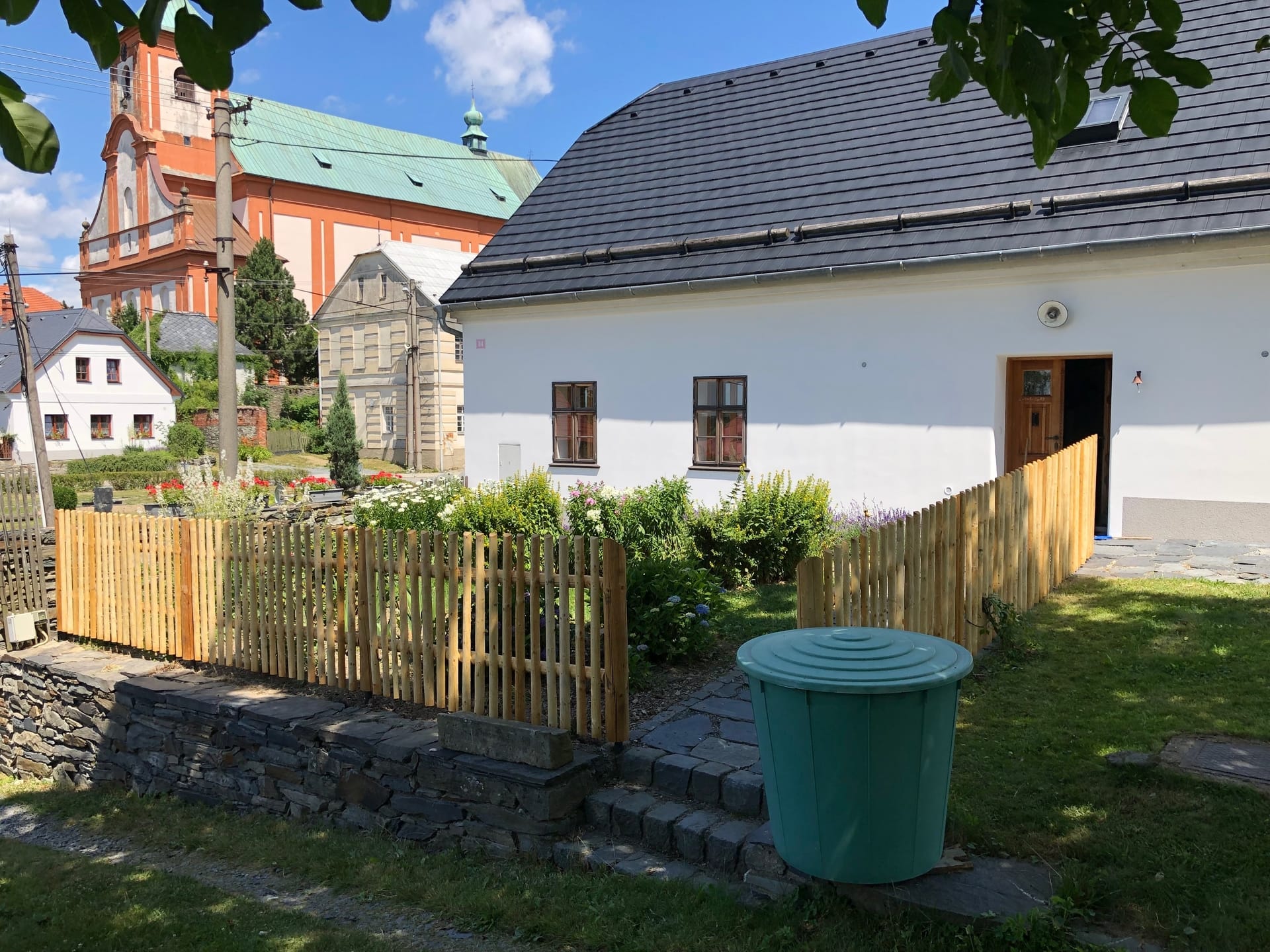 Obrázek 3 / Dřevěné ploty - strojně loupané   - realizace Jívová 7-2019