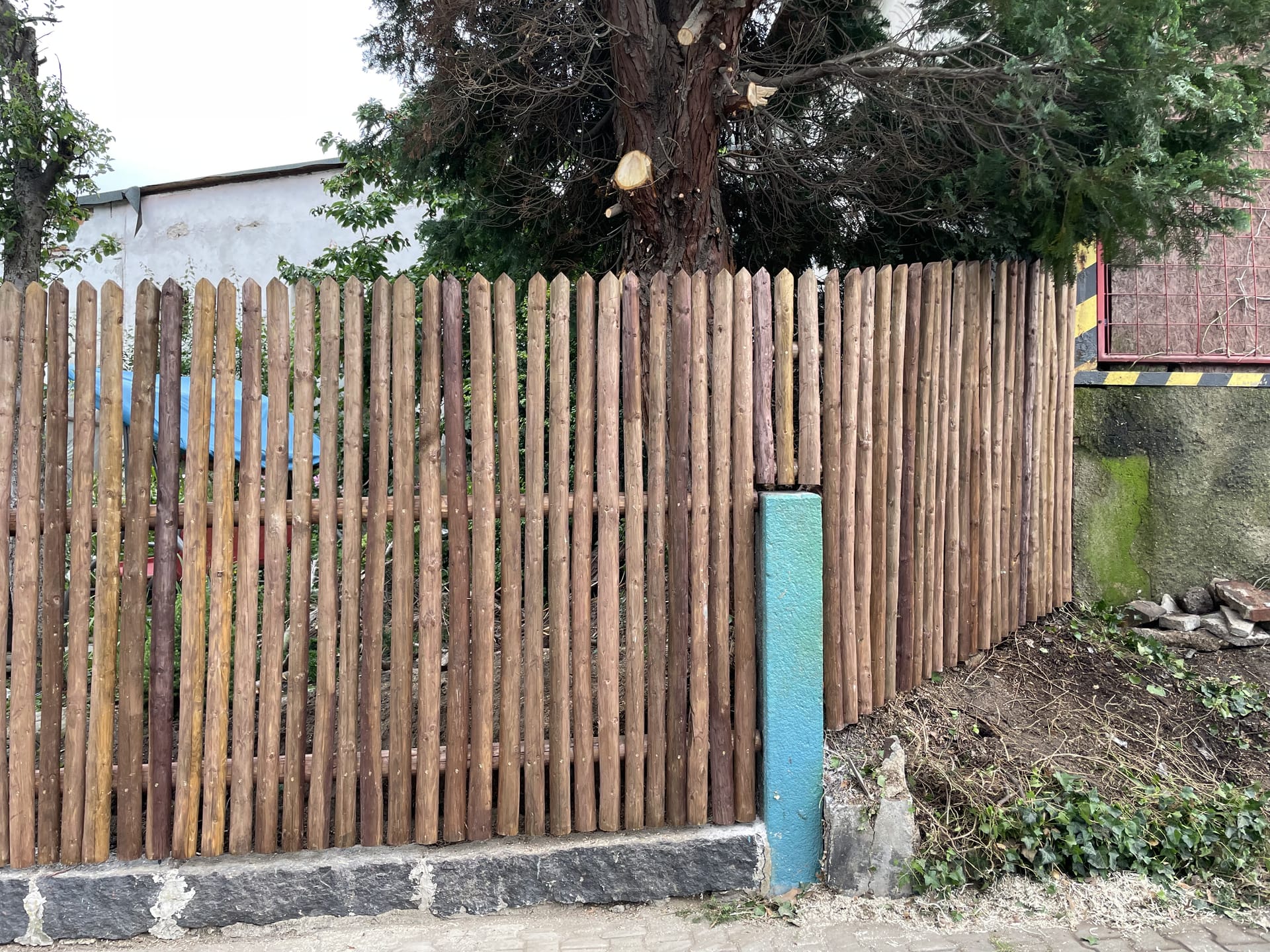 Obrázek 2 / Dřevěné ploty - strojně loupané   - realizace Liberec 7-2021