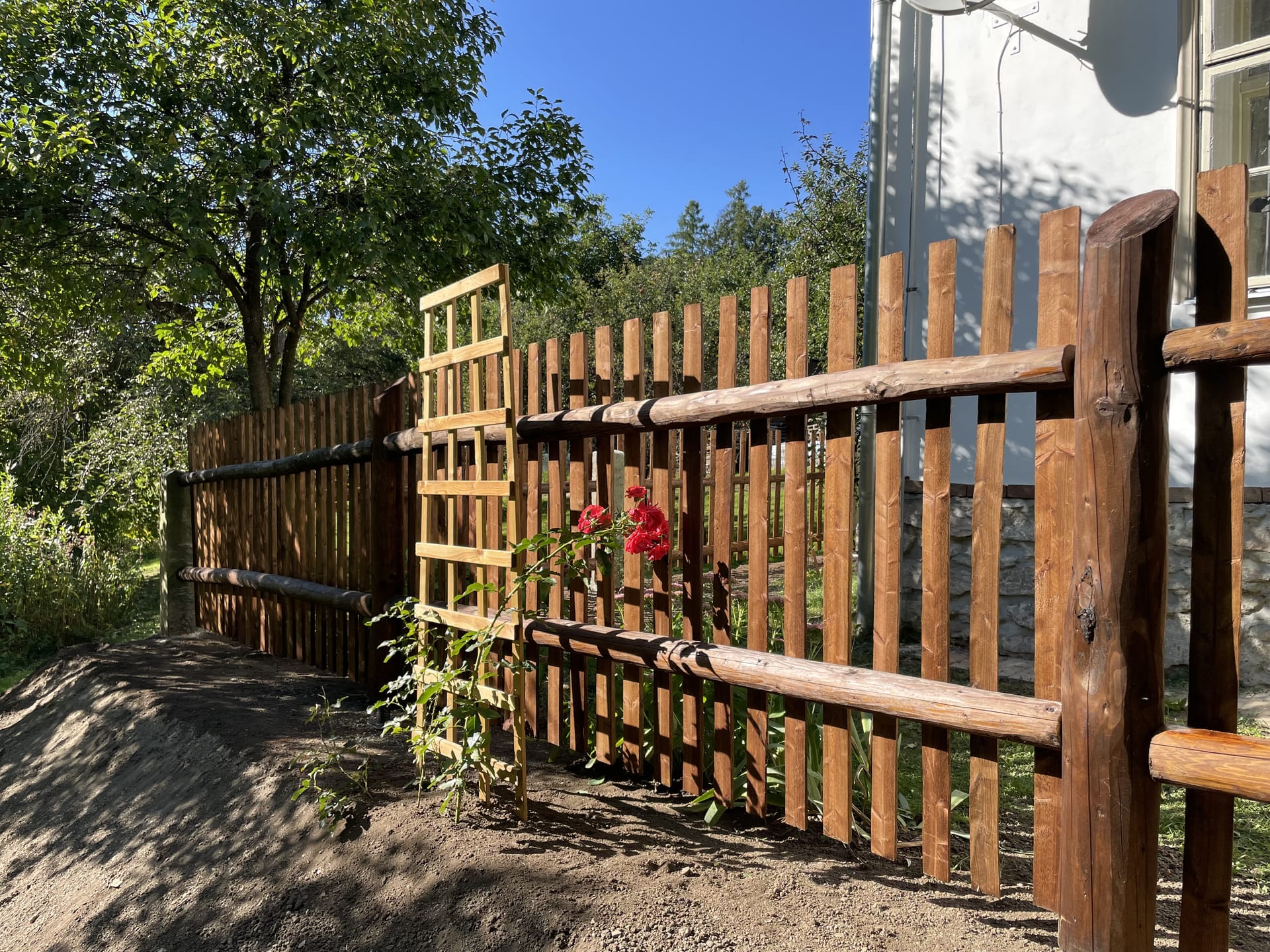 Obrázek 4 / Dřevěné ploty - strojně loupané   - realizace Rohle 9-2021