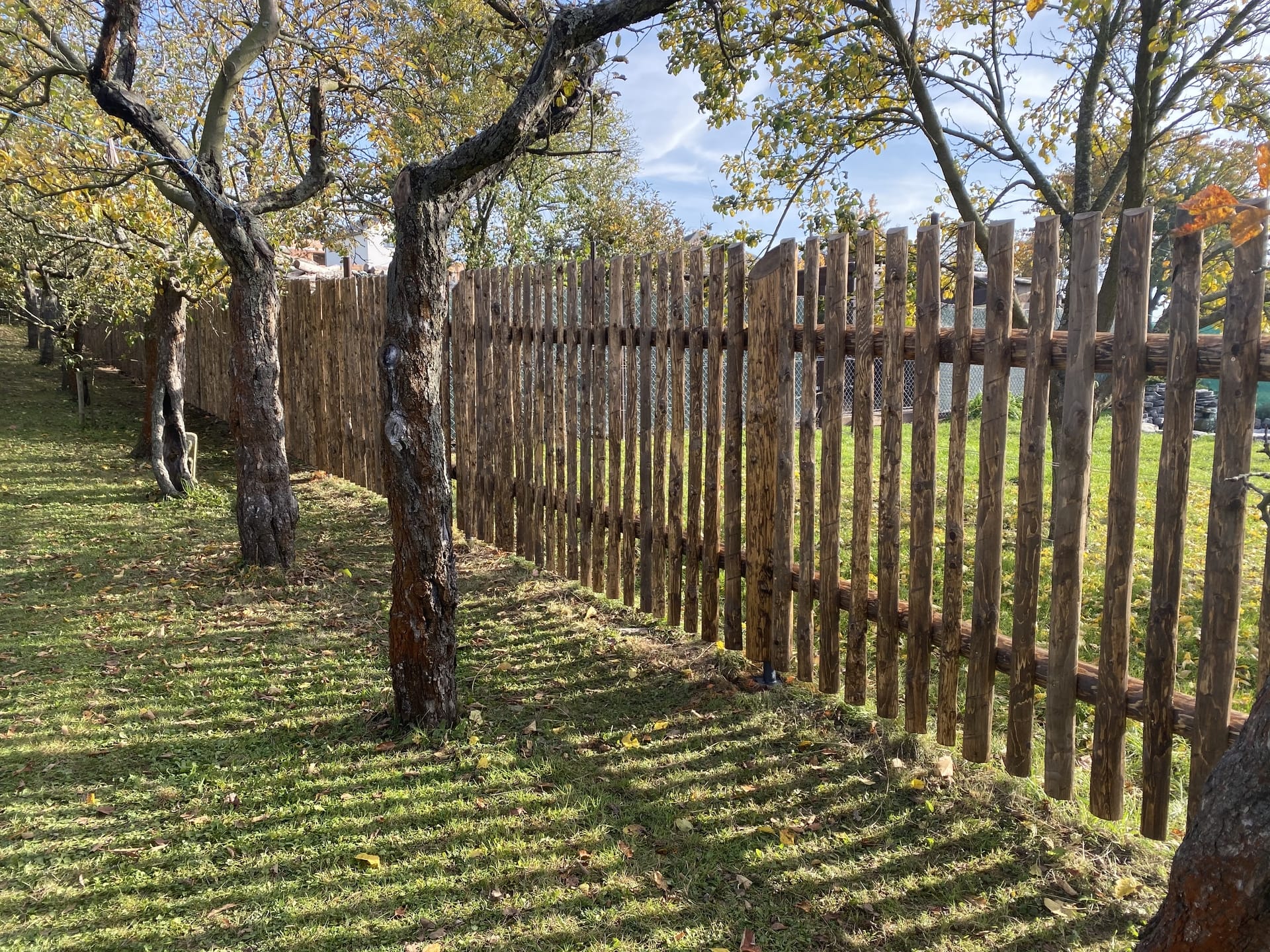 Obrázek 2 / Dřevěné ploty - strojně loupané   - realizace Zákřany 10-2019