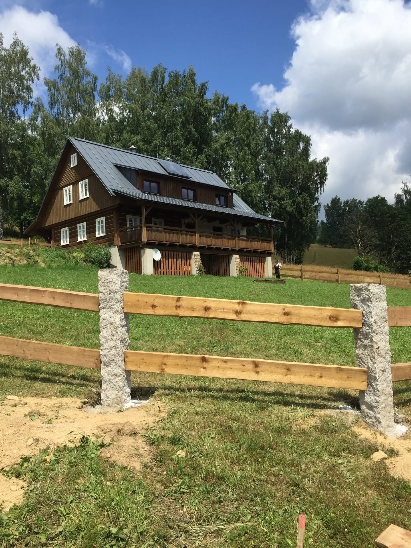 Obrázek 1 / Dřevěné ploty - ručně opracovaný   - realizace Rokytnice nad Jizerou 5-2019