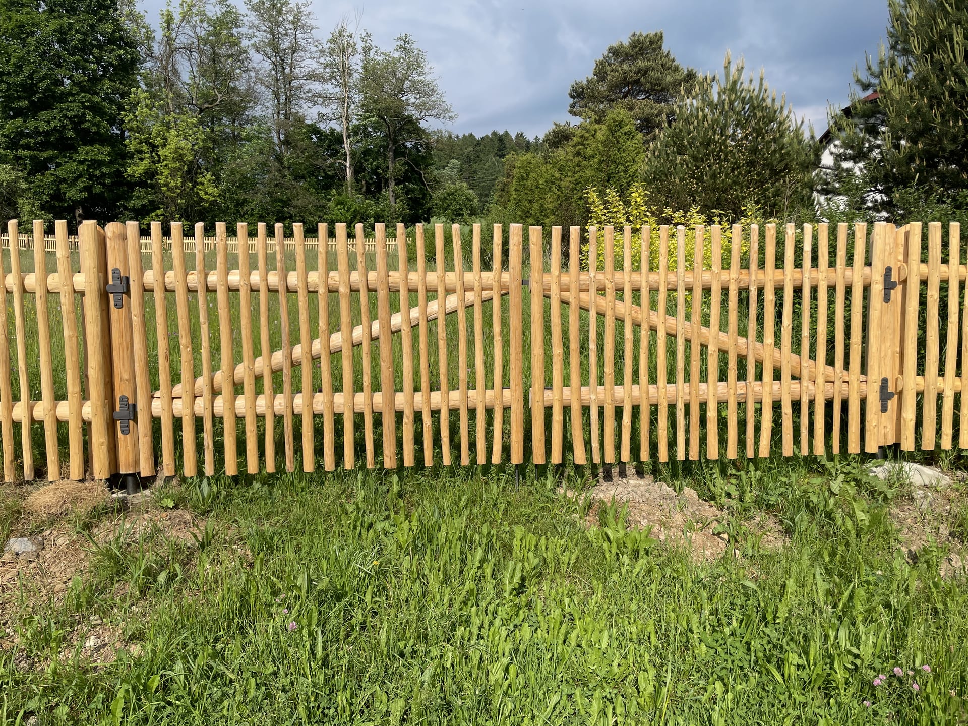 Obrázek 3 / Dřevěné ploty - ručně opracovaný   - realizace Borová u Poličky 5-2021