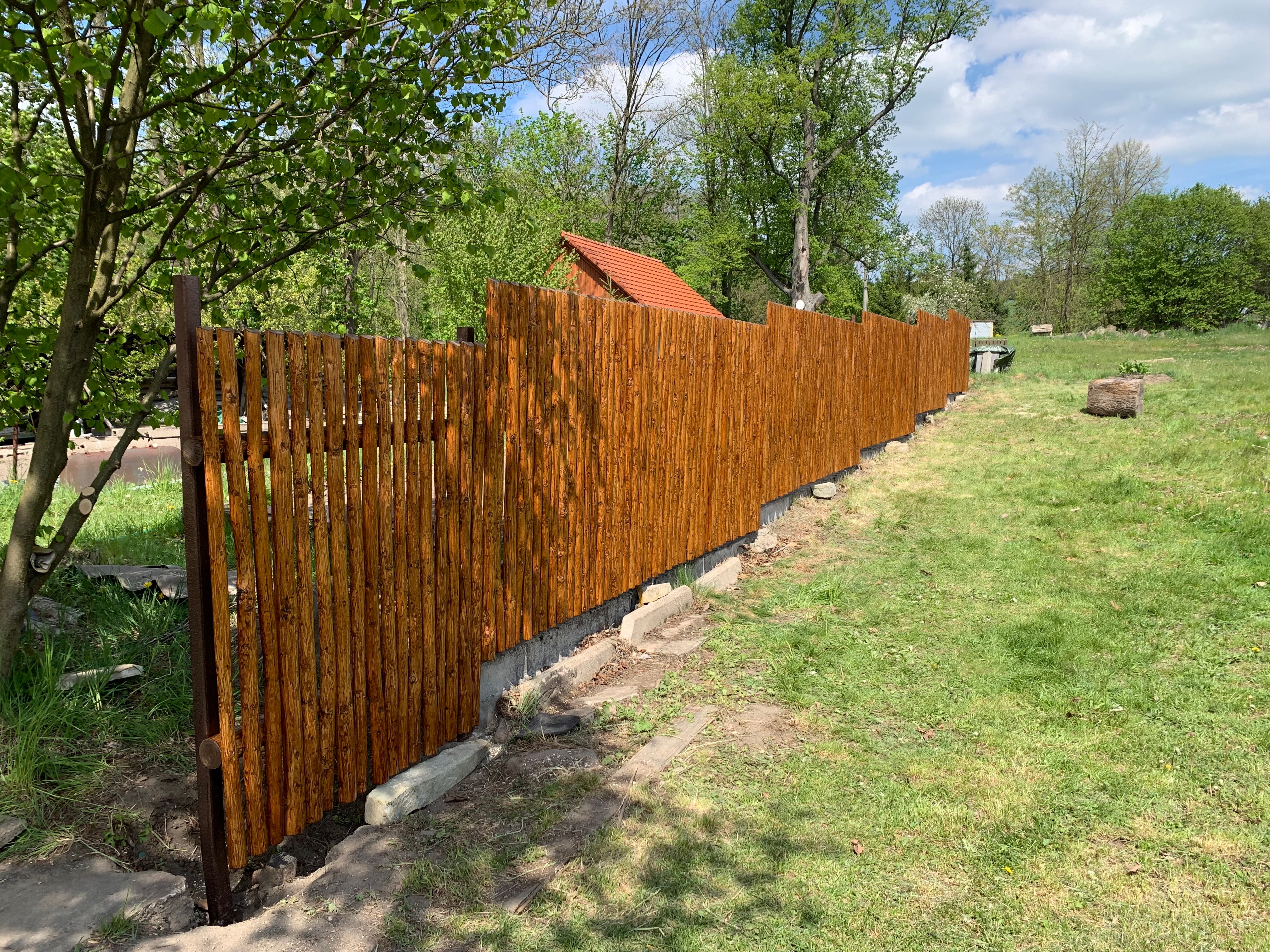 Obrázek 2 / Dřevěné ploty - ručně opracovaný   - realizace Tvrz Orlice 7-2019