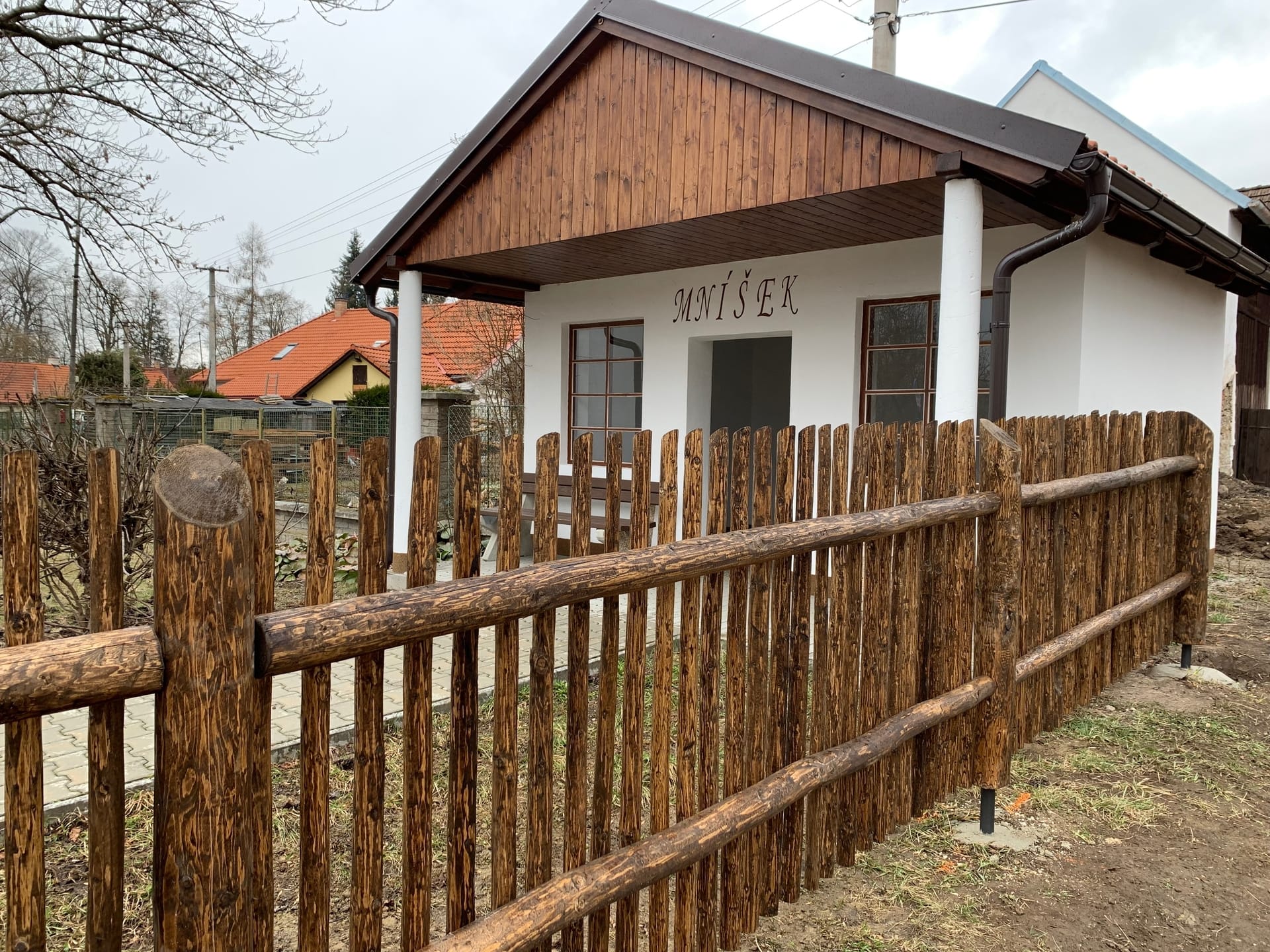 Obrázek 1 / Dřevěné ploty - ručně opracovaný   - realizace Stříbřec 4-2019