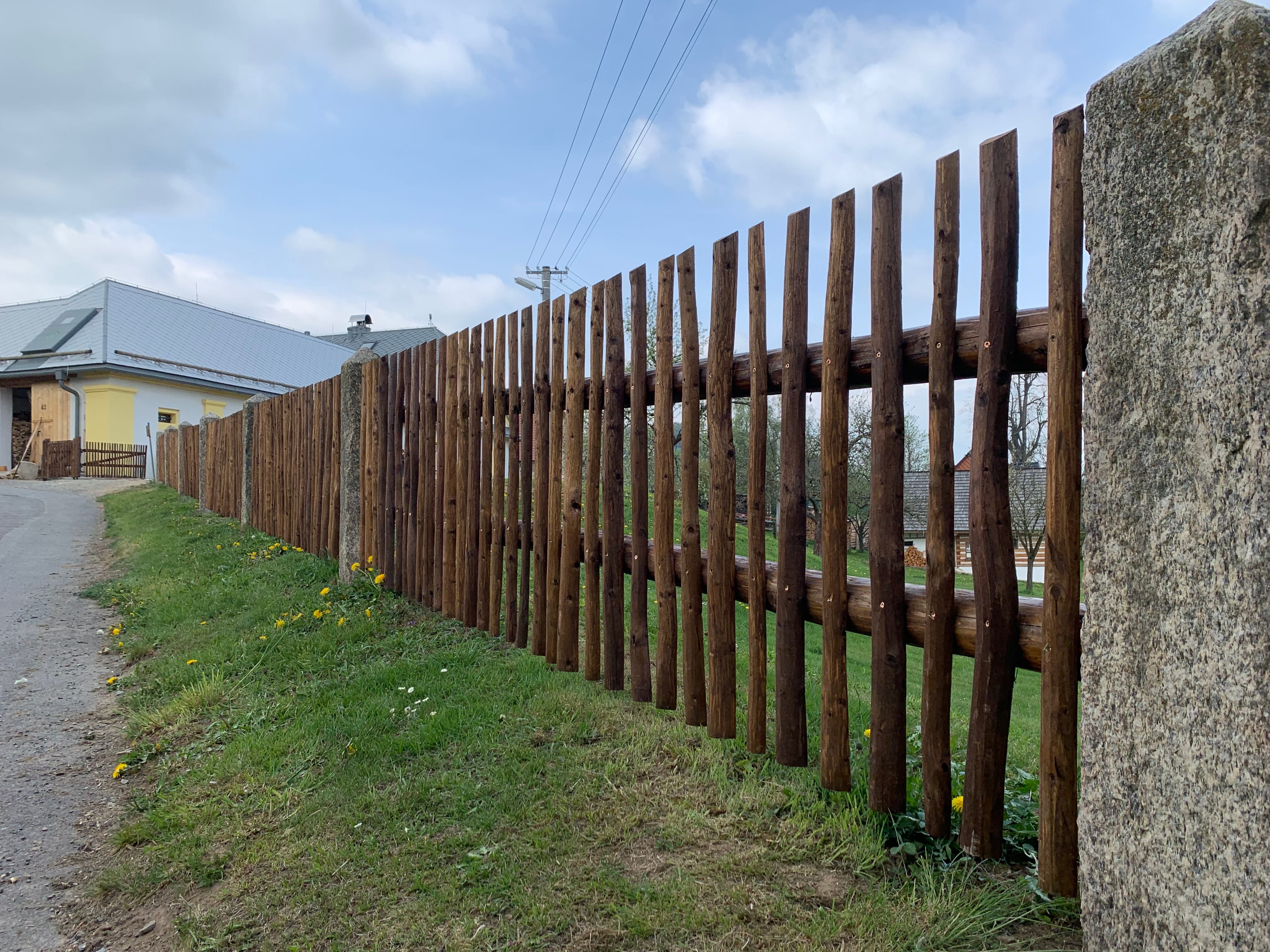 Obrázek 1 / Dřevěné ploty - ručně opracovaný   - realizace Borovnice 5-2019