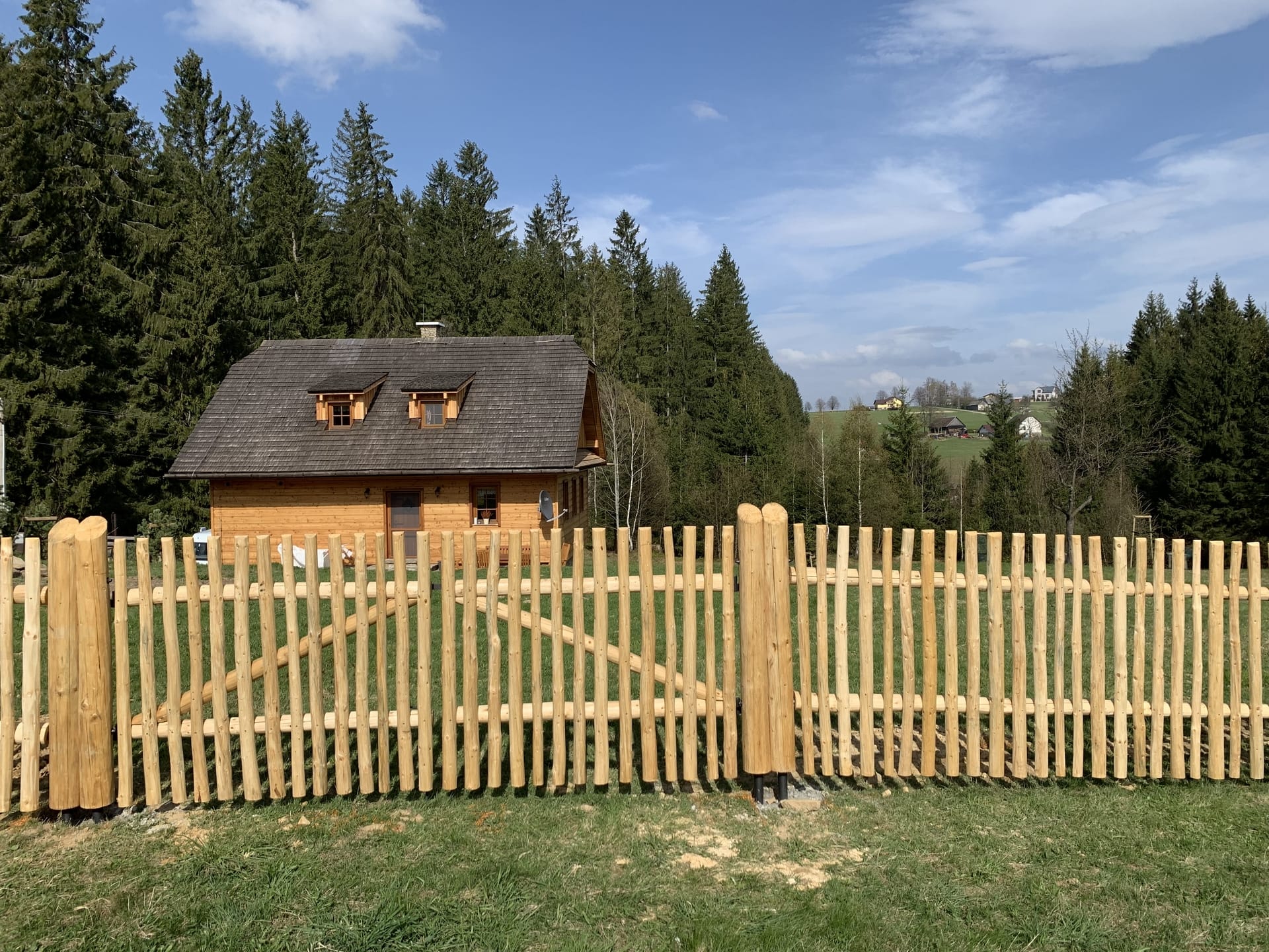 Dřevěný plot  - realizace R025-2018