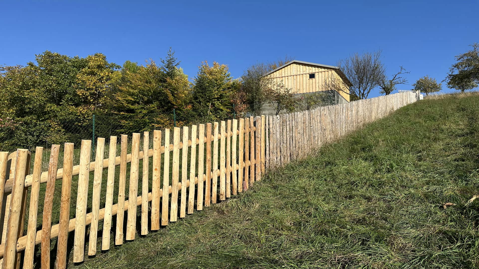 Dřevěný plot  - realizace Tichy 120-22